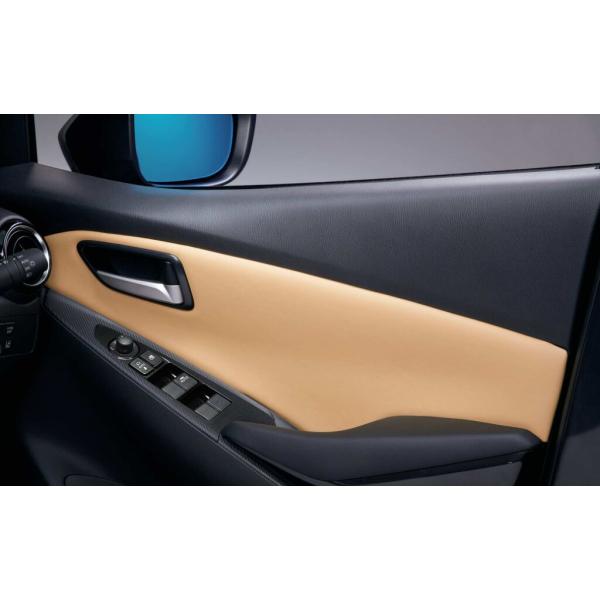ダムド(DAMD) ドアトリム(タン)4枚セット/マツダ純正オプション/MAZDA2