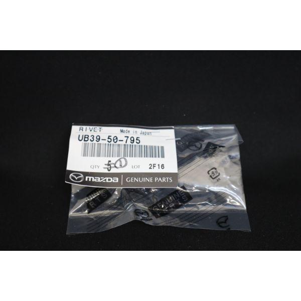 マツダ(MAZDA)リベツト/マツダ純正部品/プロシード/バンパー/UB3950795(UB39-50-795)