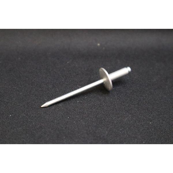 マツダ（MAZDA）リベツトブラインド/マツダ純正部品/ファミリア アクセラ アテンザ MAZDA3 MAZDA6/バンパー/BR70500Z1(BR70-50-0Z1)